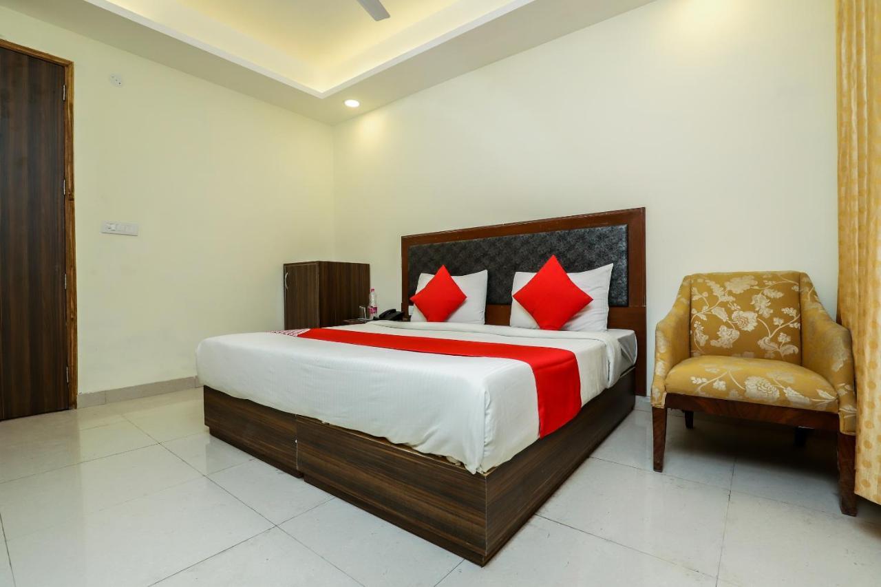 ניו דלהי Hotel Moreton Igi Airport מראה חיצוני תמונה